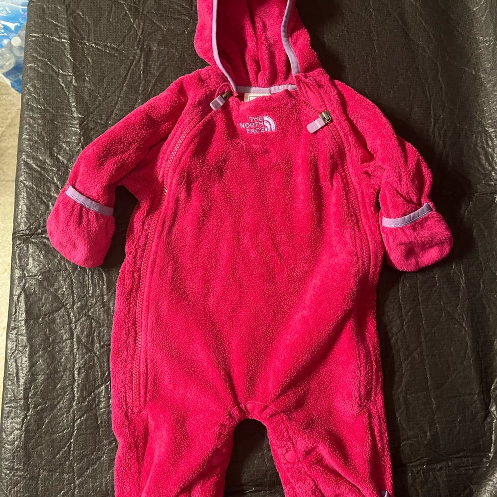 North face snow suit size 3/6 months